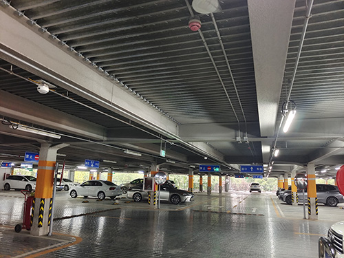 奥特莱斯停车楼